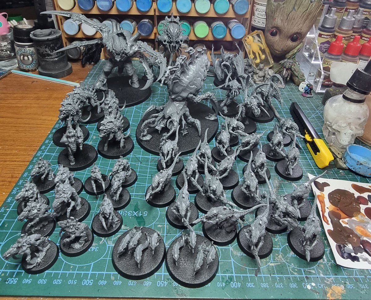 PaintsPirate's tweet image. #bugz I am now hi on glue...