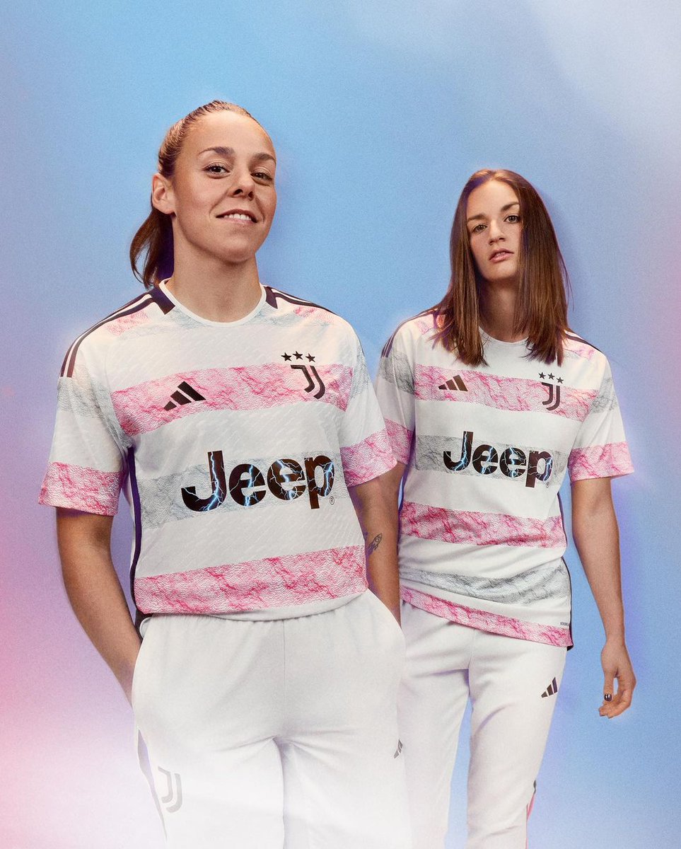 Devid55993596's tweet photo. Juventus drop their new away kit, inspired by the Italian Alps 🏔️ https://t.co/Urh1Nnv5ez