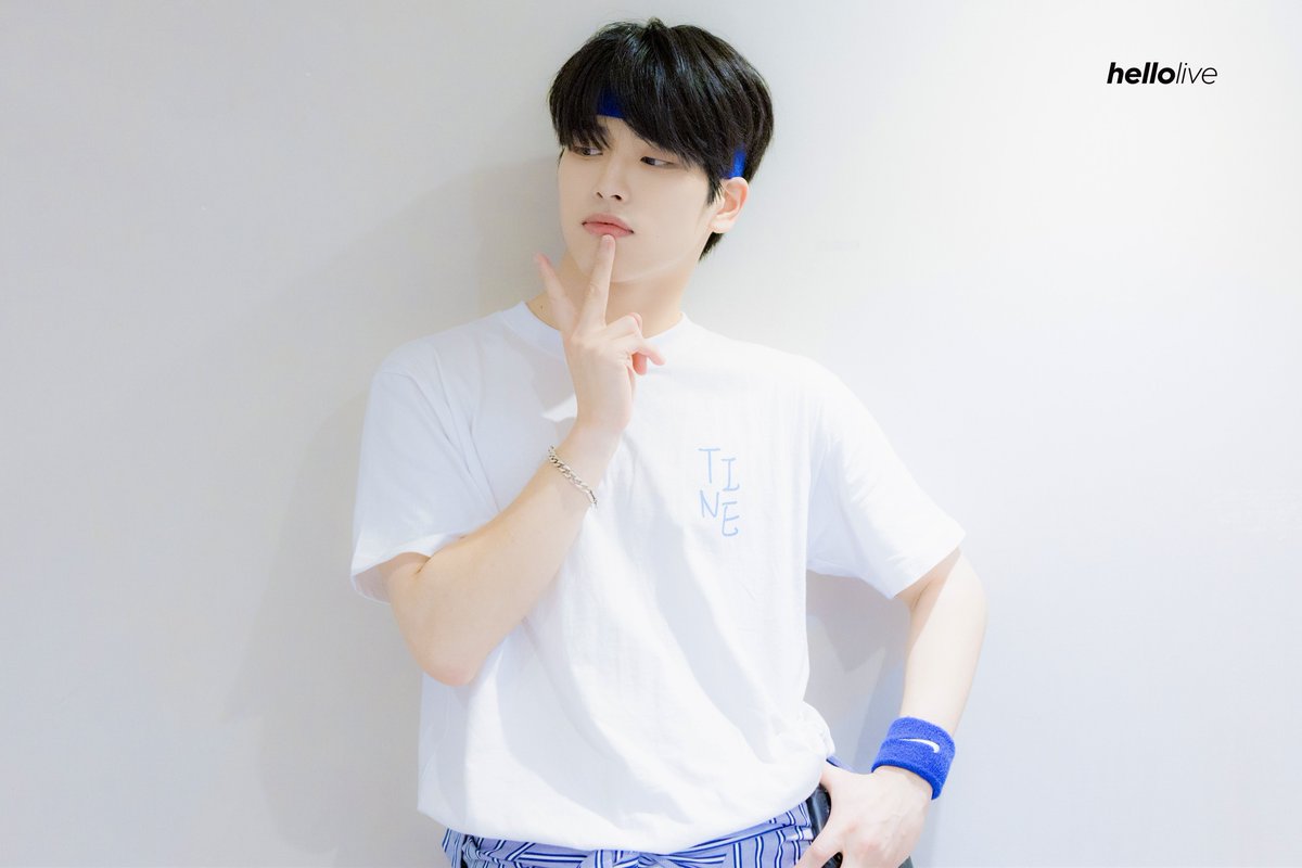hellolivetv's tweet photo. [LEE SEUNG HWAN FAN MEETING 환더랜드 MT IN SUMMER]

MT 후유증 심하다.........................
📸환드들을 위해 준비한 비하인드컷 공개!📸

* 이승환 팬미팅 온라인 티켓 구매자분들은 
MY BOX에서 3일간 리라이브 시청 가능합니다!

#이승환 #LEESEUNGHWAN #환더랜드 https://t.co/2KnK2mKfLT