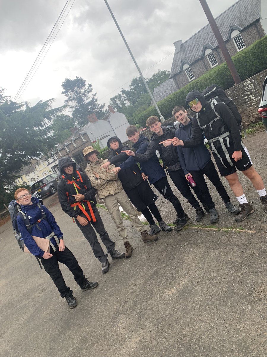 croesydofe's tweet photo. Cracking start to day 1 of students bronze qualifying expedition. The weather hasn’t phased them! @croesyschool @Croesype @croesyheadteach @DofETorfaen @DofEWales https://t.co/yHC1WprKkd
