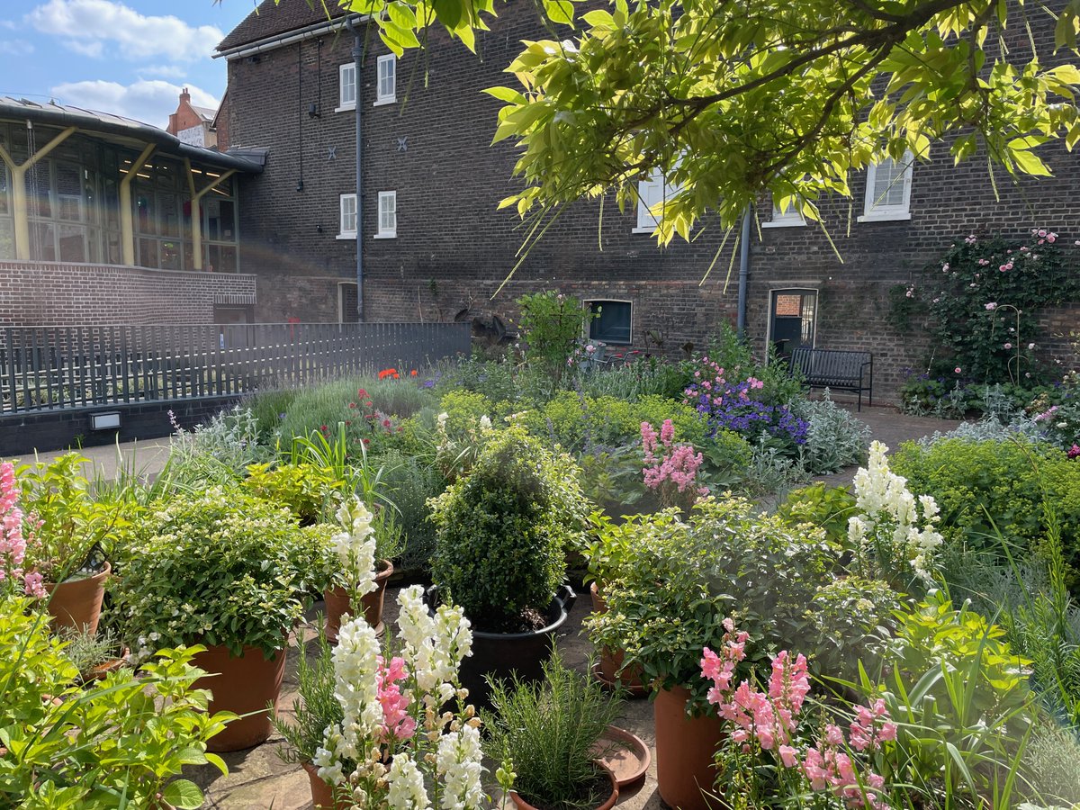 Dr Romany Reagan (@msromany) on Twitter photo Women's Weeds at <a href="/MuseumoftheHome/">Museum of the Home</a> is now live! If coming to London isn't possible for you, you can also engage with the project from anywhere! I've taken photos of all the places where the onsite visitor would be listening to the stories. 🌿🎙 #histmed
blackthornandstone.com/womens-weeds/ Women's Weeds at <a href="/MuseumoftheHome/">Museum of the Home</a> is now live! If coming to London isn't possible for you, you can also engage with the project from anywhere! I've taken photos of all the places where the onsite visitor would be listening to the stories. 🌿🎙 #histmed
blackthornandstone.com/womens-weeds/