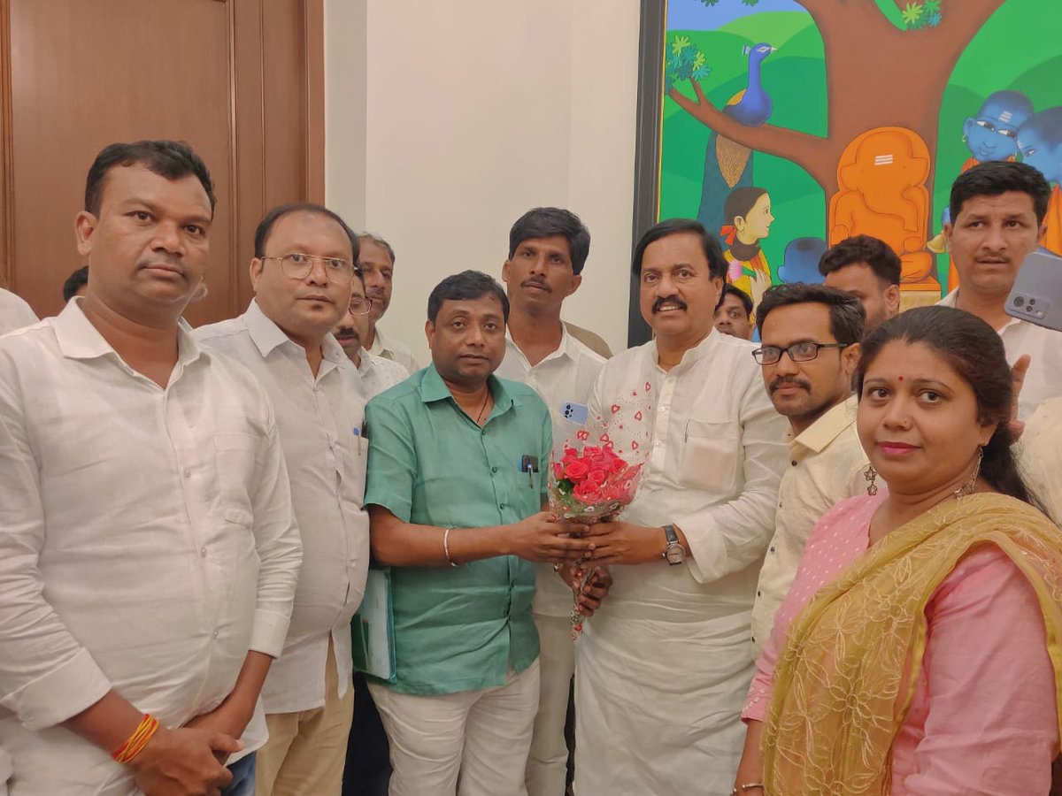 KThengare's tweet photo. राष्ट्रवादी काँग्रेस पक्षाचे प्रदेशाध्यक्ष,
आदरणीय खा.श्री.@SunilTatkare साहेब,
आपणास उदंड आयुष्याच्या अनंत कोटी शुभेच्छा. 
.
.
.
.
शुभेच्छुक : @dahegaonkarS मित्रपरिवार व चंद्रपूर जिल्हा राष्ट्रवादी काँग्रेस पार्टी. 💐💐💐
@NCPSpeaks1 @PR_ingle #Happybirthday https://t.co/V8UftkP70W