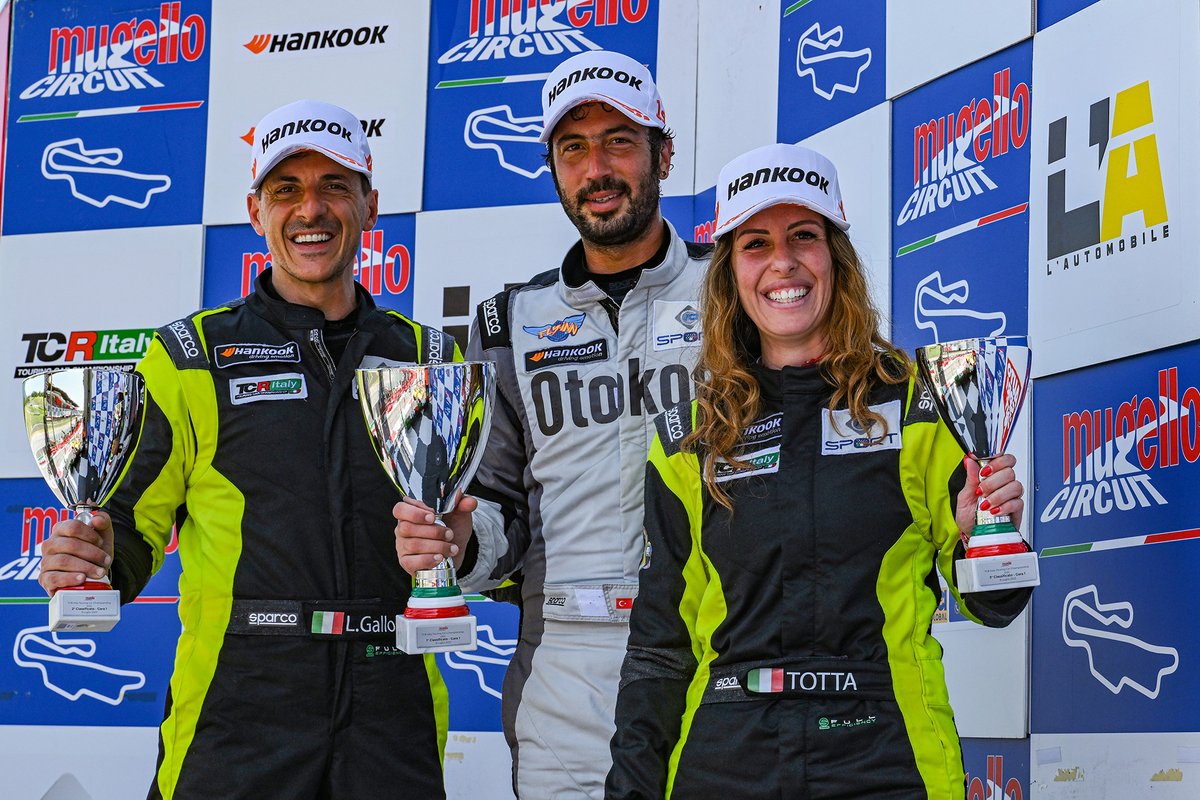 TurkMotorspor's tweet photo. Otokoç desteğinde 2023 İtalya Binek Otomobiller Şampiyonası (TCR Italy) serisini takip eden Bitci Racing Team AMS pilotu Vedat Ali Dalokay, hafta sonu Mugello pistindeki üçüncü ayak yarışlarını çifte podyum ile tamamladı.

https://t.co/bt3QBwGjvU https://t.co/eN8pgXjJ7V