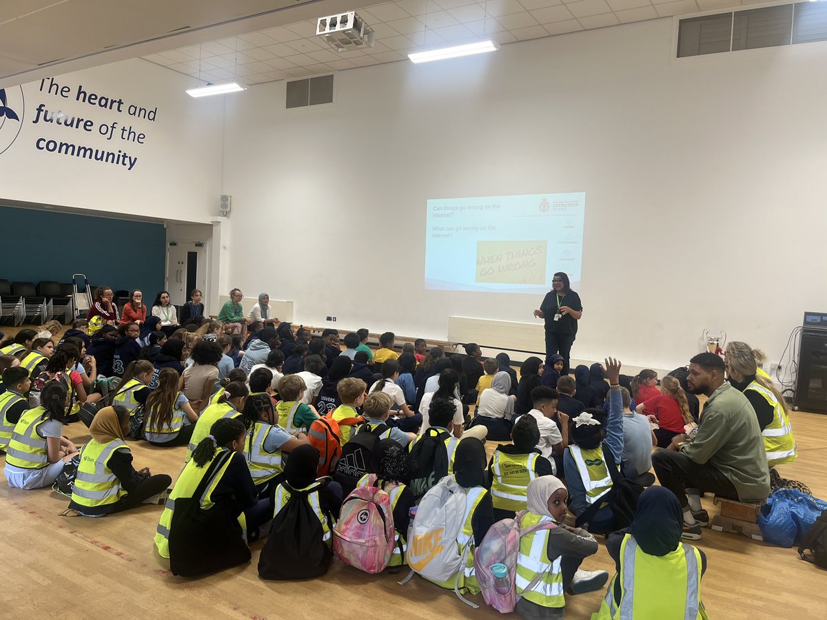 TheDolphinSch's tweet photo. Thank you to Andri from #operationtopaz @ASPolice for talking with Year 4-6 today on the risks of social media and criminal exploitation in person/online. She talked about the importance of telling our trusted adults and reporting to police #futureofthecommunity @VenturersTrust https://t.co/CRvEf6OYkd