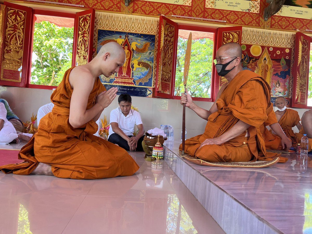 atime26's tweet photo. อนุโมทนาบุญกับพระริว ที่เข้าพิธีอุปสมบท
ที่วัดซับป่าพลู จ.อุทัยธานี 
ได้ฉายาทางธรรม ปภัสสโร แปลว่า ผู้มีความรุ่งเรือง, ผู้มีความผ่องใส

#Atime26 #Atim26Artist https://t.co/XFAtMNC2PL
