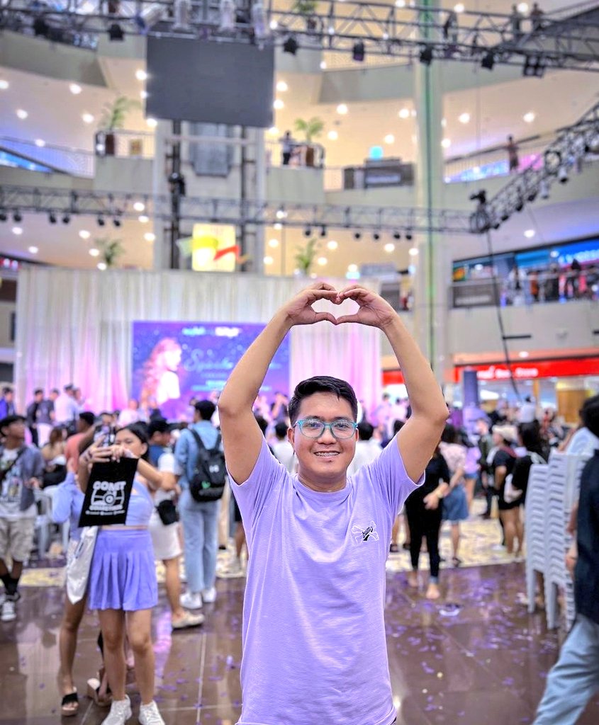 MrFriedmann_'s tweet photo. Overjoyed to be able to celebrate with the amazing co-swifties. 💜#SpeakNowTaylorsVersion    #SpeakNowTVPHLaunchParty #FanNightsatMarketMarket https://t.co/LciX5KHrqp