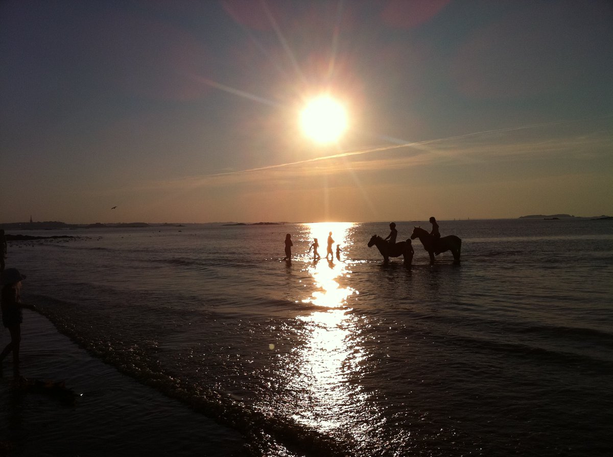 DavidPoncet's tweet image. Ah non, je reste chez moi, c'est 1000 fois mieux !
#SaintMalo