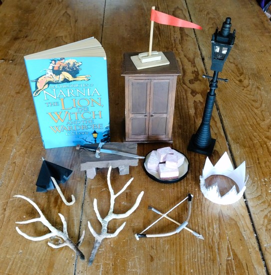 Schools! Would you like to win these 10 objects featured in The Lion, the Witch & the Wardrobe? I am giving them away, plus a copy of the book. To enter: follow and RT, replying with a short message. Good luck! #Narnia #Giveaway #Readingforpleasure