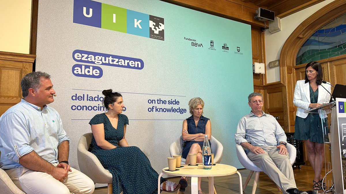 Round table led by Leire Salaberria, managing director of #USSE, under the title "Knowing fire". The course "Forest fires: How to face them" continues at the Miramar Palace in Donostia!

#UIK #incendiosforestales #ForestFires