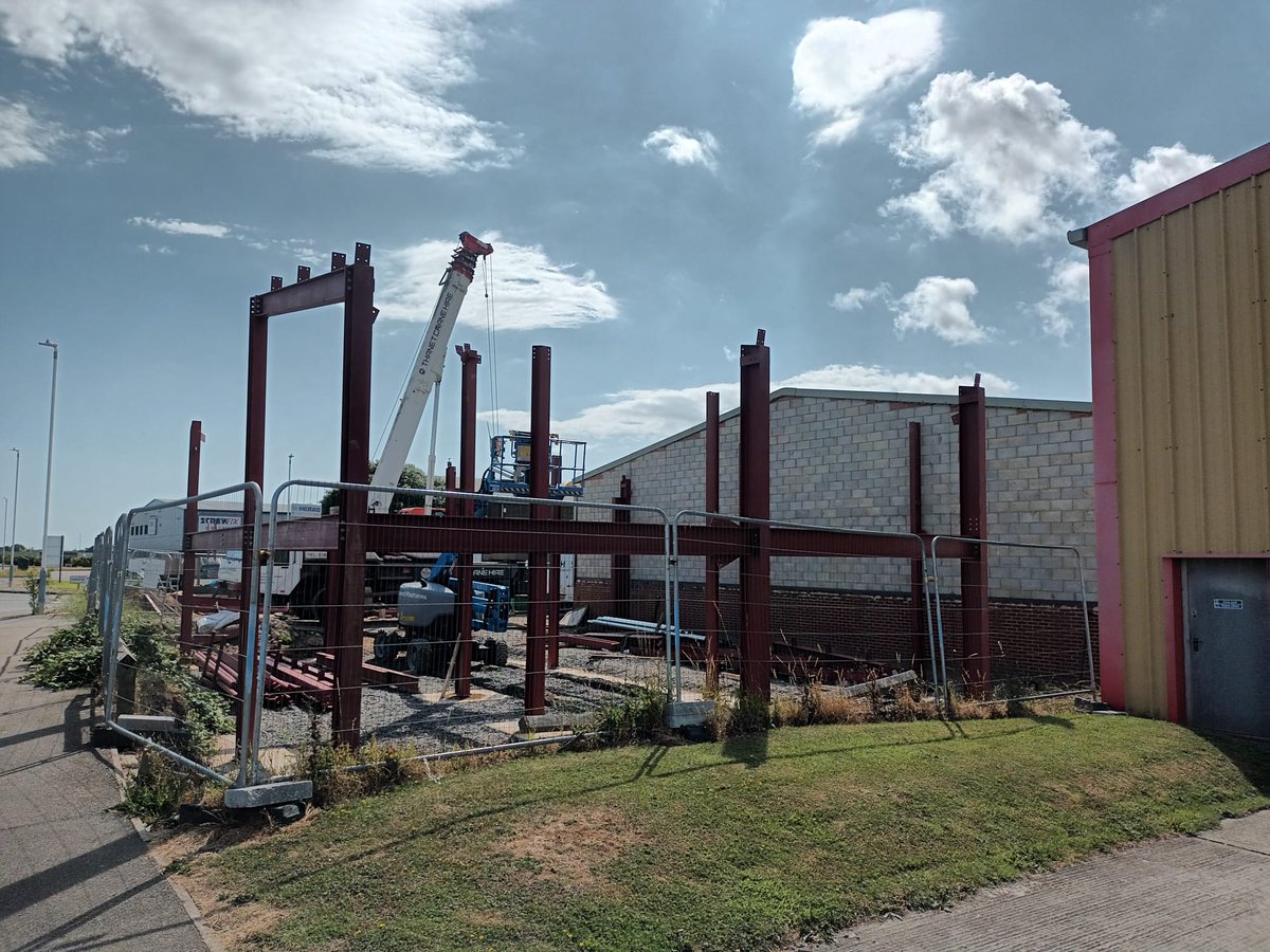 HatchEngLtd's tweet photo. Structural Steel frame fabricated in our workshop and then delivered to site with the assistance of Thanet Crane Hire great service as always! #strucutralsteel #steelwork #fabrication #welding #steelframe https://t.co/8u6YvxwieD
