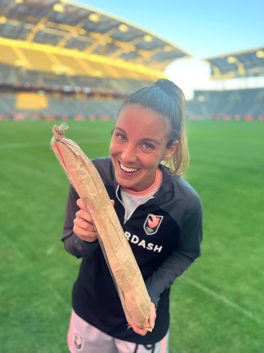 <a href="/siqqsnaps/">kamz 👽⚡️</a> She was SO happy 
cc: <a href="/Clarisse_Lb/">Clb</a>