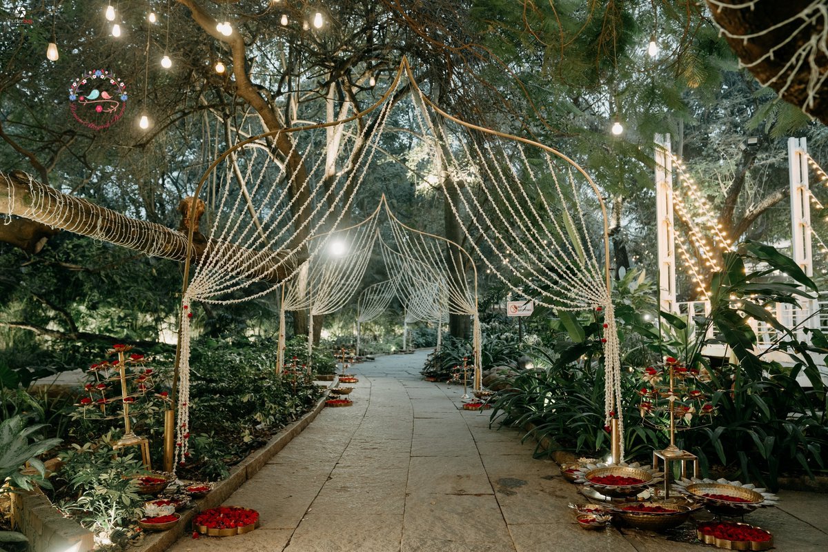 The Allure of Tuberoses &  their intoxicating fragrance and elegant beauty.♥️

#flowersbydesign #weddingplanning #weddingplanners #wedmegood #weddingflowers #weddingphotos #love #trending #grandwedding #TajWestEnd #TajHotels #ITCGardenia #FourSeasonsHotel #JWMarriot