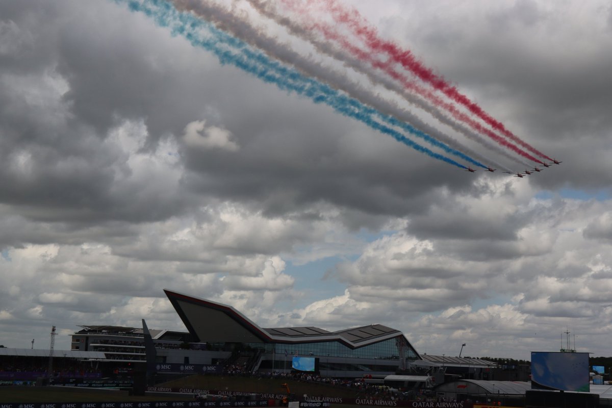 Amazing stuff from the <a href="/rafredarrows/">Red Arrows</a> at Silverstone yesterday

#RedArrows #BritishGP #F1 #SilverstoneGP