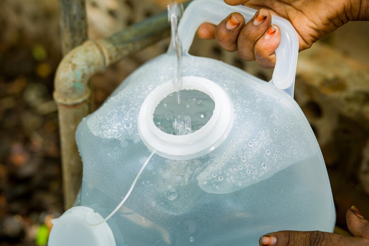 @UNICEFSudan & partners delivered 500 tons of polymer, a critical supply for water treatment, to #Khartoum, #Sudan. This supply is especially key during the coming rainy season to treat turbid water & provide children & families with access to clean water. #UNICEFdelivers