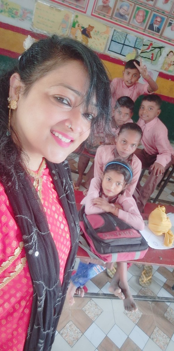 ArchanaUpadhy's tweet photo. #SchoolChaloAbhiyanUP 
सावन के प्रथम सोमवार की आप सबको हार्दिक शुभकामनाएं 🙏 https://t.co/Mjasd2kaKx