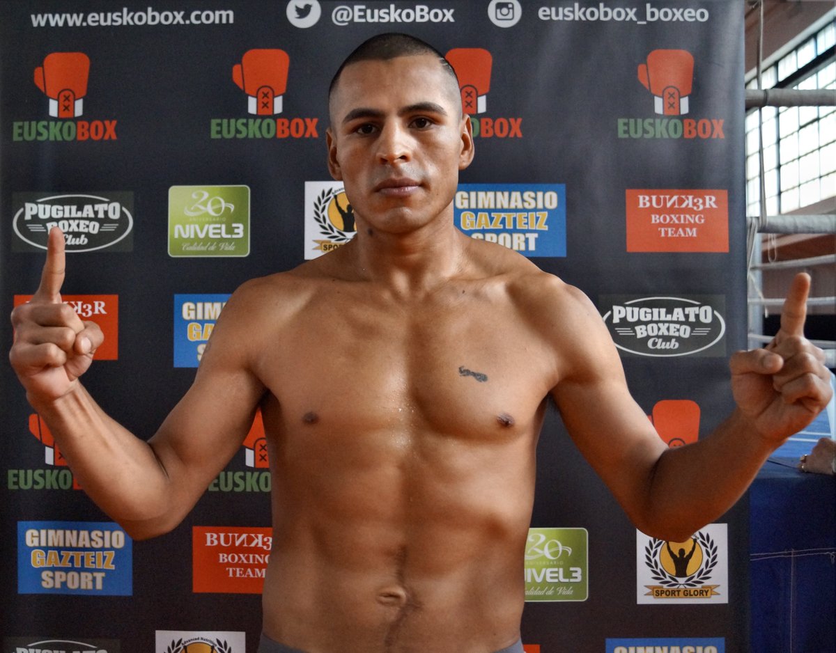 EuskoBox's tweet photo. #RicardoFernández #MATEO viaja esta semana a Inglaterra. Y va a por la victoria.

#Boxeo #Logroño #LaRioja #SantaCruzDeLaSierra #BARRUBOXING https://t.co/IarLb5JfQB