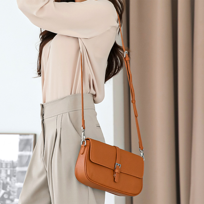 여성크로스백 미니 만두 반달 나이론 여학생 polme.kr/surl/P/4809/?t…