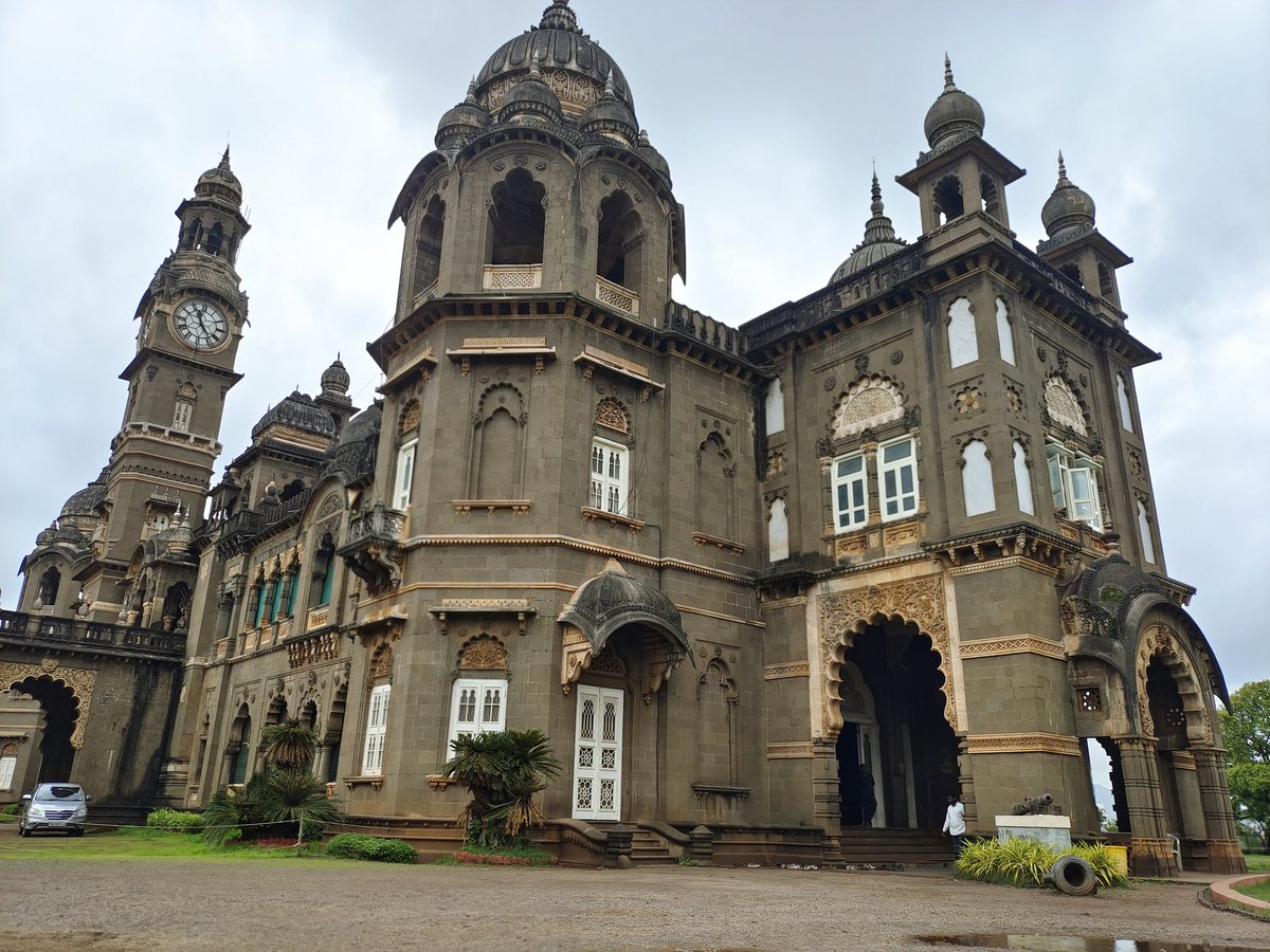 Chhatrapati Shahu Maharaj palace, Kolhapur. @HelloMTDC many of the valuable artefacts getting decayed due to moisture, kindly take care.