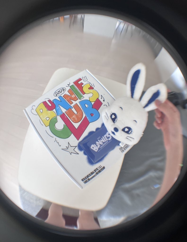 ch7lllin's tweet image. New Jeans so fresh so clean 👖🎶🎧🐰