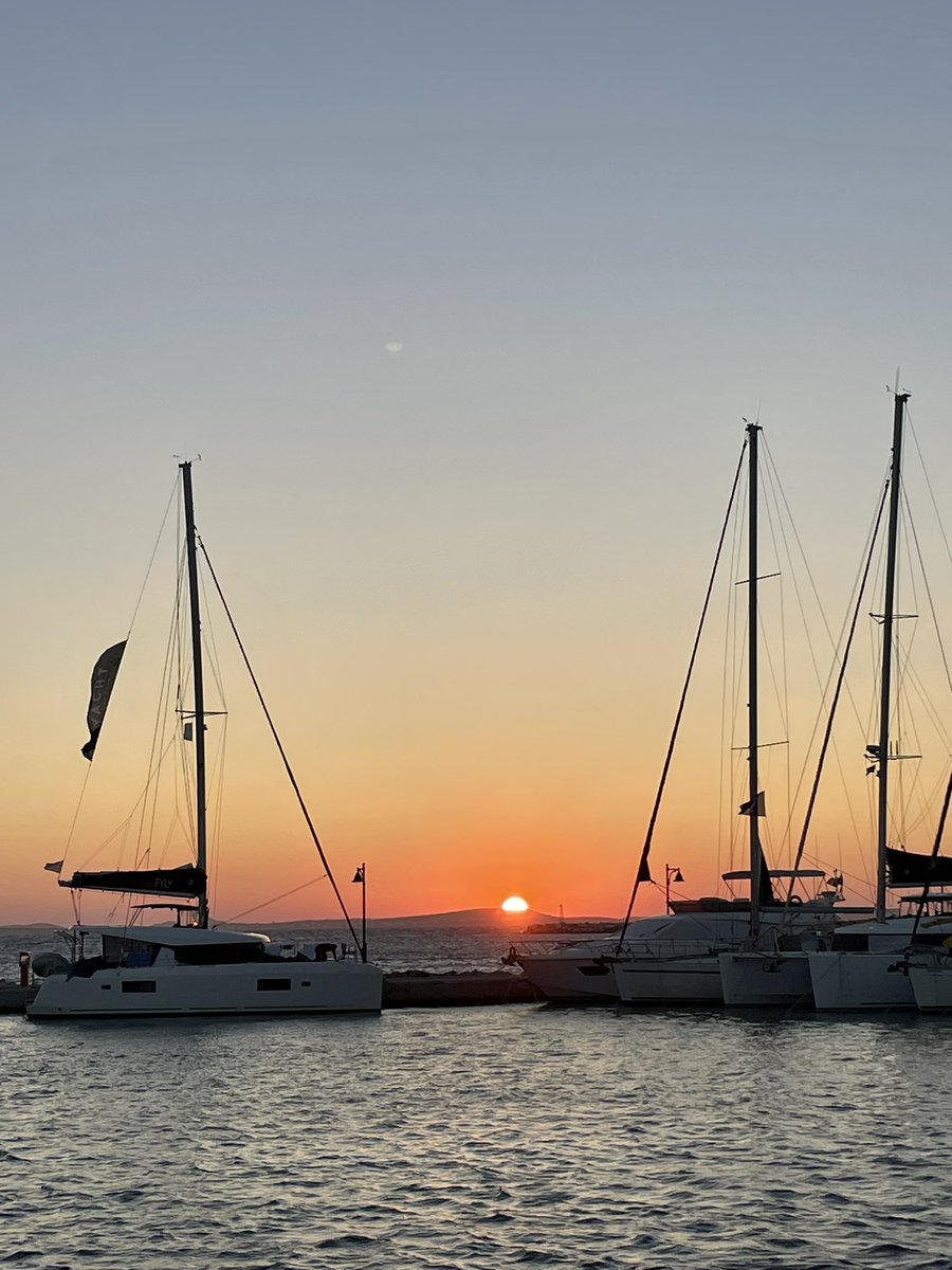 Such a gorgeous sunset! Naxos, we love you! ❤️☀️🇬🇷🧿