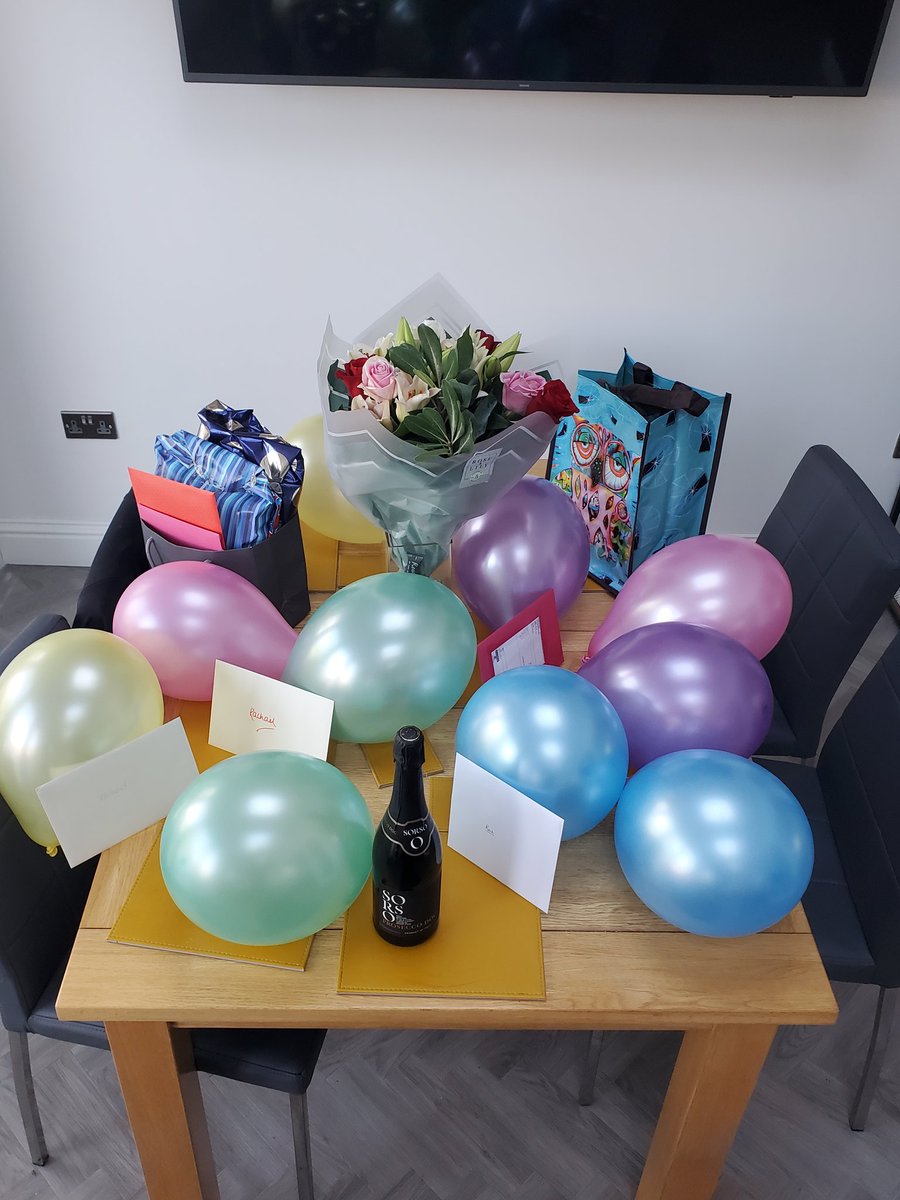 Happy birthday 🎁🎁🎀🥂 to an amazeballs wife. Love you babes ❤