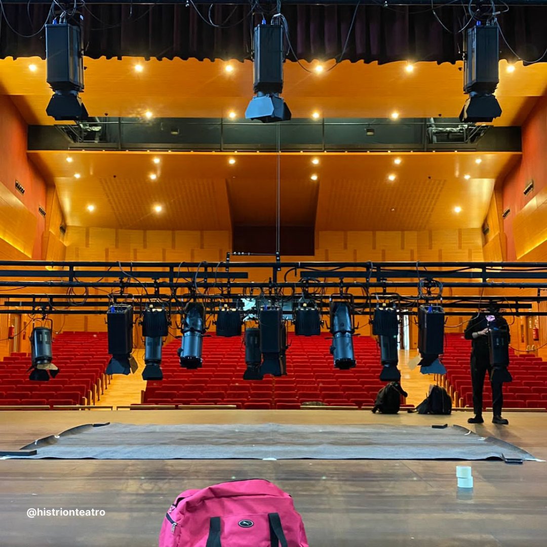 🤍 ¡Apagamos los focos para hacer un pequeño descanso! Queremos recargar pilas después de más de 6 meses de gira.

Han sido meses muy 𝗲𝗺𝗼𝗰𝗶𝗼𝗻𝗮𝗻𝘁𝗲𝘀 recorriendo toda la geografía nacional con muchas historias que contar.

¡𝙀𝙣 #𝙖𝙜𝙤𝙨𝙩𝙤 volvemos a la carretera!