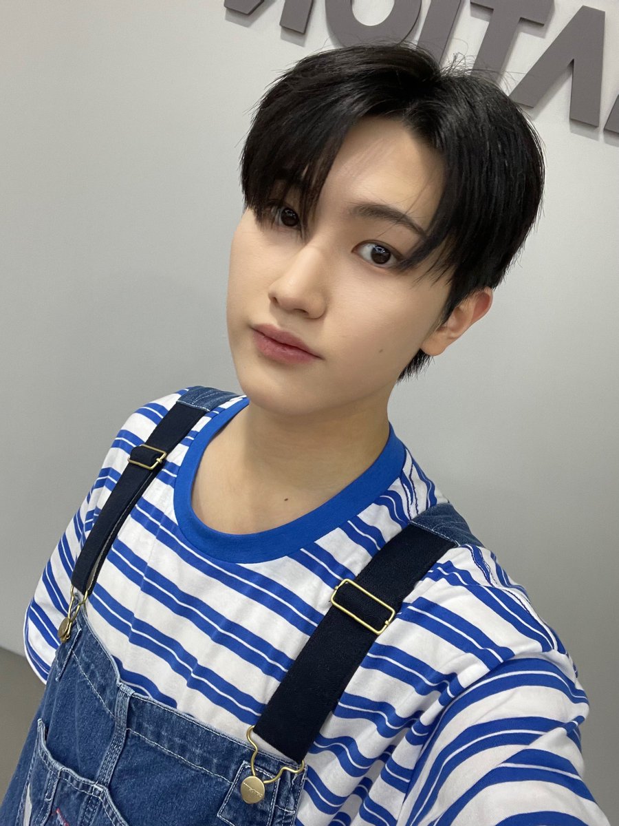 TNX_twt's tweet photo. 땡스 월요팅 ~~~~~ !!😁🫰

#최태훈 #TAEHUN https://t.co/25tK5wxe2B