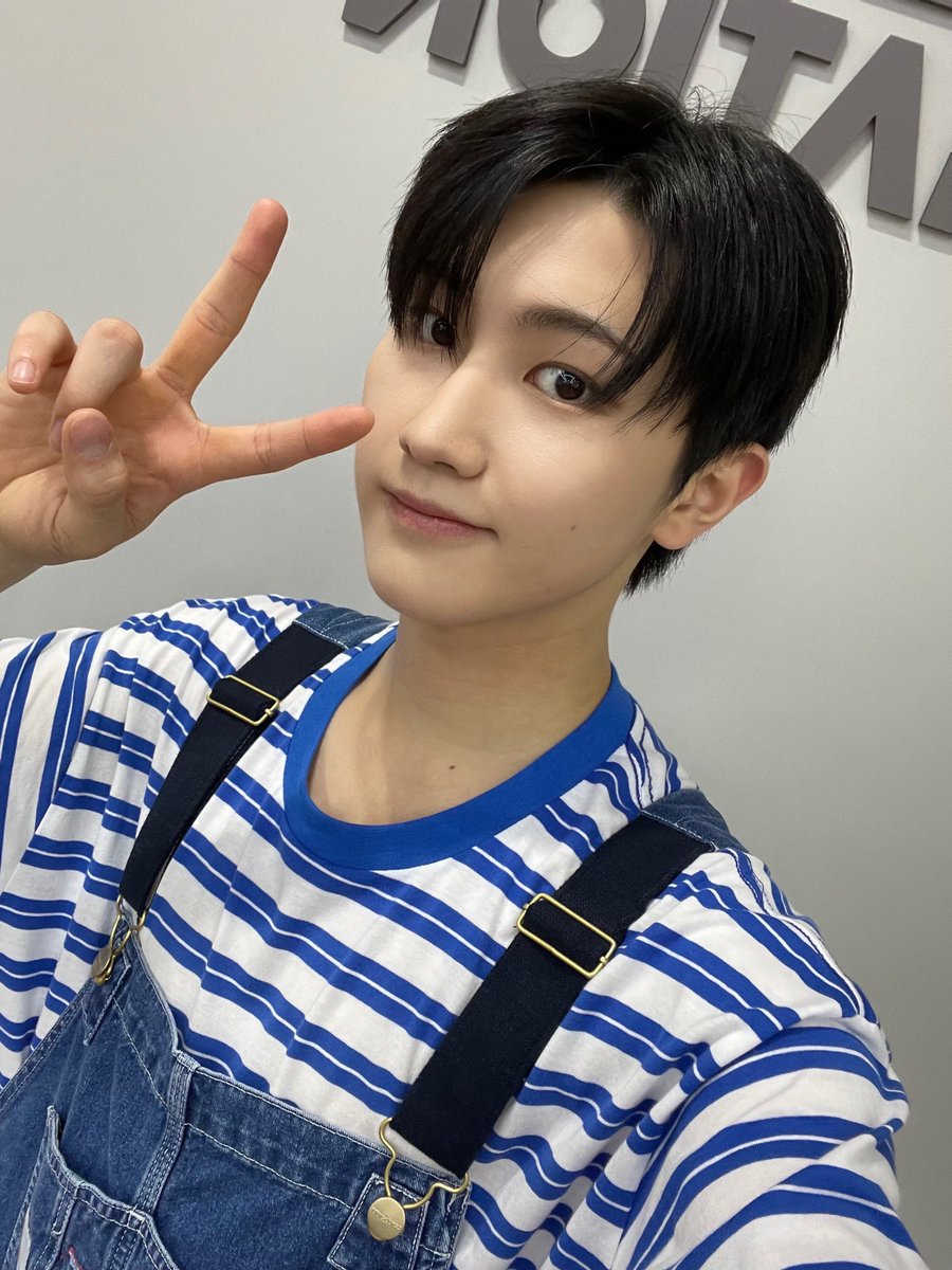 TNX_twt's tweet photo. 땡스 월요팅 ~~~~~ !!😁🫰

#최태훈 #TAEHUN https://t.co/25tK5wxe2B