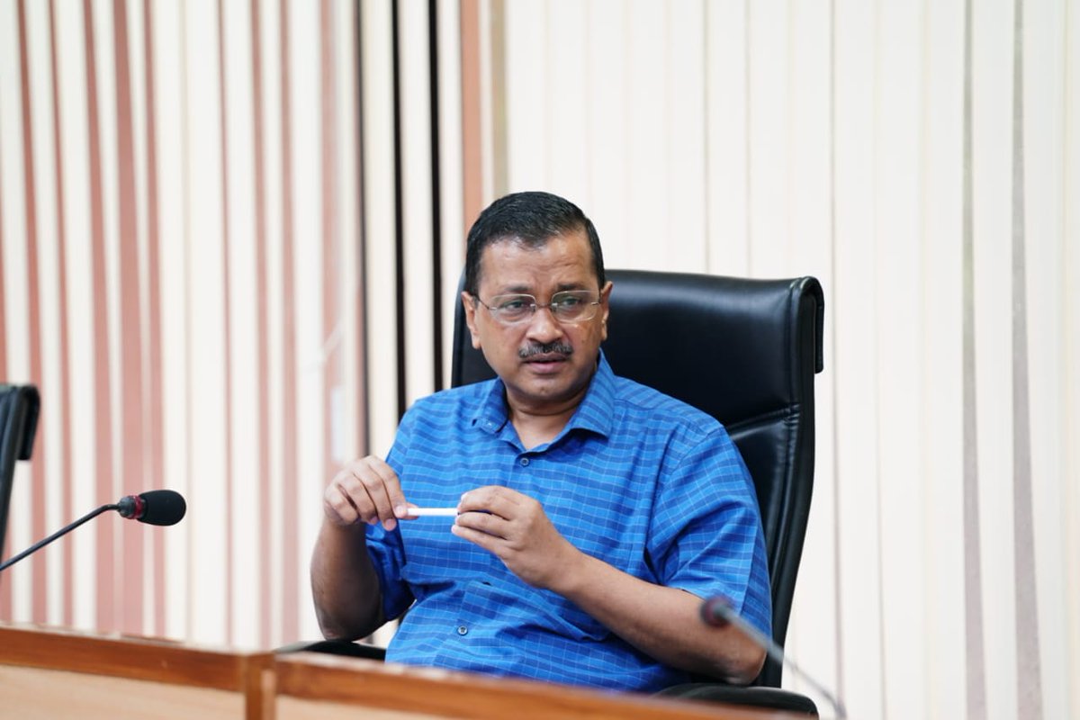 AamAadmiParty's tweet photo. CM @ArvindKejriwal chairs an emergency meeting at Delhi Secretariat with all the ministers of Delhi Govt. and Delhi Mayor @OberoiShelly on the situation in Delhi arising out of continuous rains.

He will address the media at 1 pm. https://t.co/zRIRCNAbRB