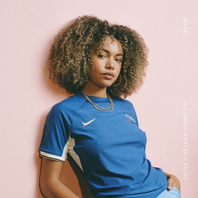 ChelseaFC's tweet photo. Introducing our 23/24 @NikeFootball home shirt! ⭐

90's inspired and shimmering in gold, celebrating 25 years since our iconic 97/98 season where we took home the UEFA Cup Winners' Cup.  

#ItsA90sThing #ThePrideOfLondon
