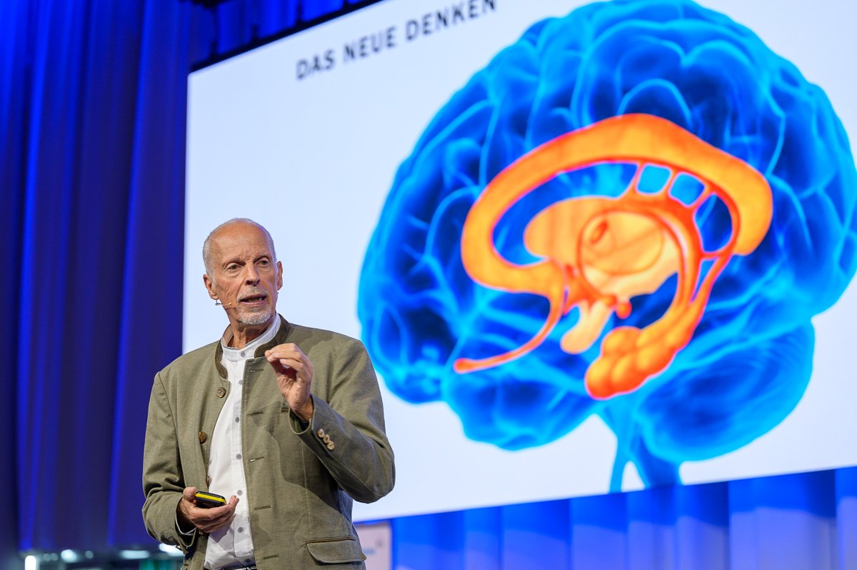 Hans-Georg Häusel, Experte für Neuromarketing, spricht am Hirslanden Doctors’ Summit über die Vormacht von Emotionen. Was das für das Schweizer Gesundheitswesen bedeutet, erfahren Sie im Videointerview: fal.cn/3zKBo
#docsummit23 #ds23
