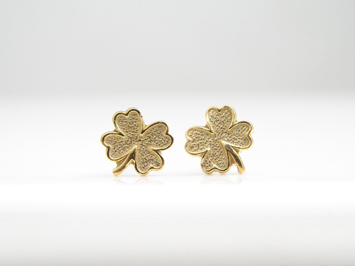 Teeny Tiny Four Leaf Clover Earrings. Brass Small Clover Stud Earrings. Simple Modern Everyday Jewelry by PetitBlue ~ Valentine's Day https://t.co/t3Hk18iipz #Etsy #PetitBlue #CloverEarrings https://t.co/rarQoNMqqz