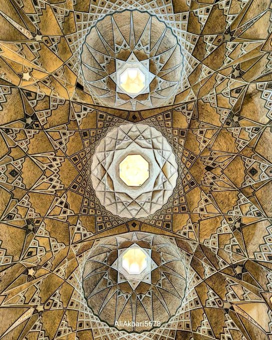 IraninMilan's tweet photo. #Qom, particolare del #Timcheh, breve passaggio del bazar con 28 metri di soffitto senza colonne e illuminato da lucernari. #Iran https://t.co/n1fGT7XTMH