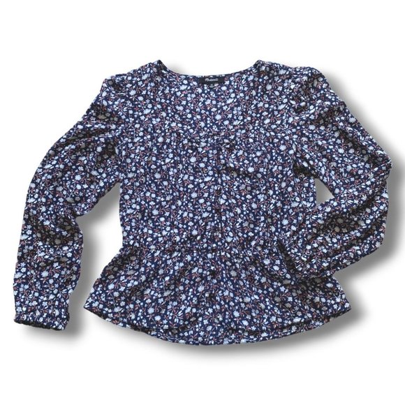 boogee37's tweet photo. So good I had to share! Check out all the items I'm loving on @Poshmarkapp from @shelliebee #poshmark #fashion #style #shopmycloset #madewell #aerie #fruitoftheloom: https://t.co/ROmPuFXgAk https://t.co/LKUImJymRj
