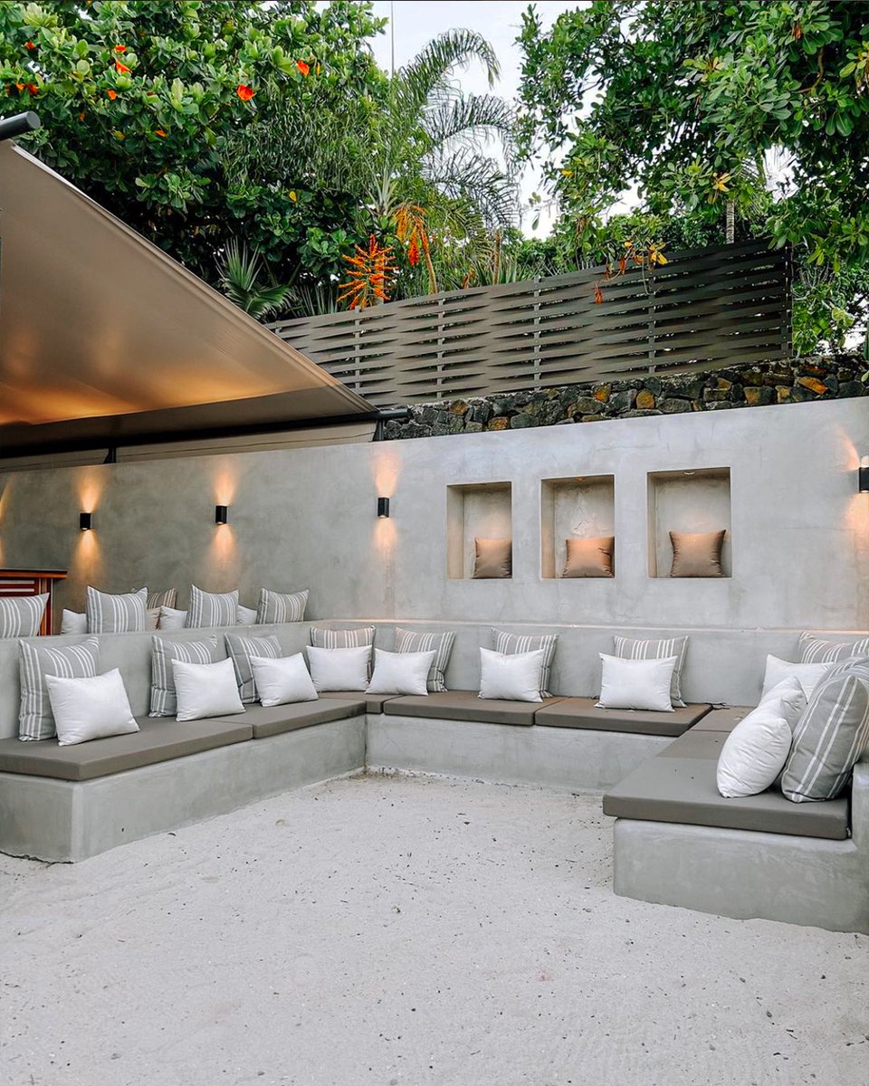 kellyhoppen's tweet photo. Roof top bar - elevated rustic spaces surrounded by the nature paradise of Mauritius @luxgrandbaie
#bisourooftop #interiors #interiordesign #styleideas #bardesign #barinspo #howtodesign #designideas #interiorideas #designer #designinspo https://t.co/FJyHQkdeQa