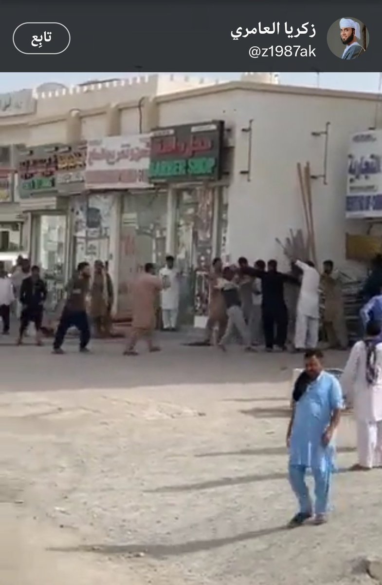 بعد انتشار مقطع فيديو مشاجرة لعمال وافدة... المغرد زكريا العامري : ألا يوجد من ينقذ منطقة الحيل من هؤلاء الغبش؟!
 فقد كثر فيها الغث والفساد بأنواعه (القتل-المخدرات)، ومطالبات الأهالي -بنقل هؤلاء العمالة المسرحة أو التصرف بهم- لم تر النور إلى الآن.
هل من سامع ممن يهمه الأمر يشعر