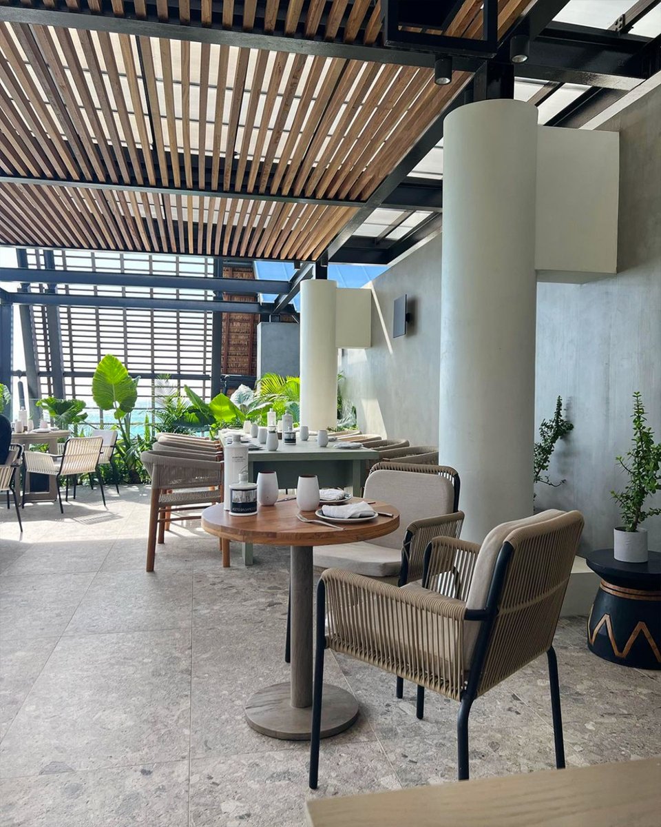 kellyhoppen's tweet photo. Roof top bar - elevated rustic spaces surrounded by the nature paradise of Mauritius @luxgrandbaie
#bisourooftop #interiors #interiordesign #styleideas #bardesign #barinspo #howtodesign #designideas #interiorideas #designer #designinspo https://t.co/FJyHQkdeQa