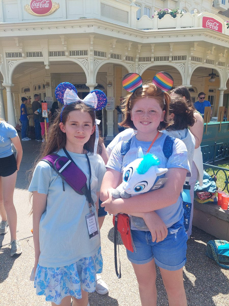 MonGirlsMFL's tweet photo. Magical day at Disneyland Paris. https://t.co/HPHa1iKmiJ