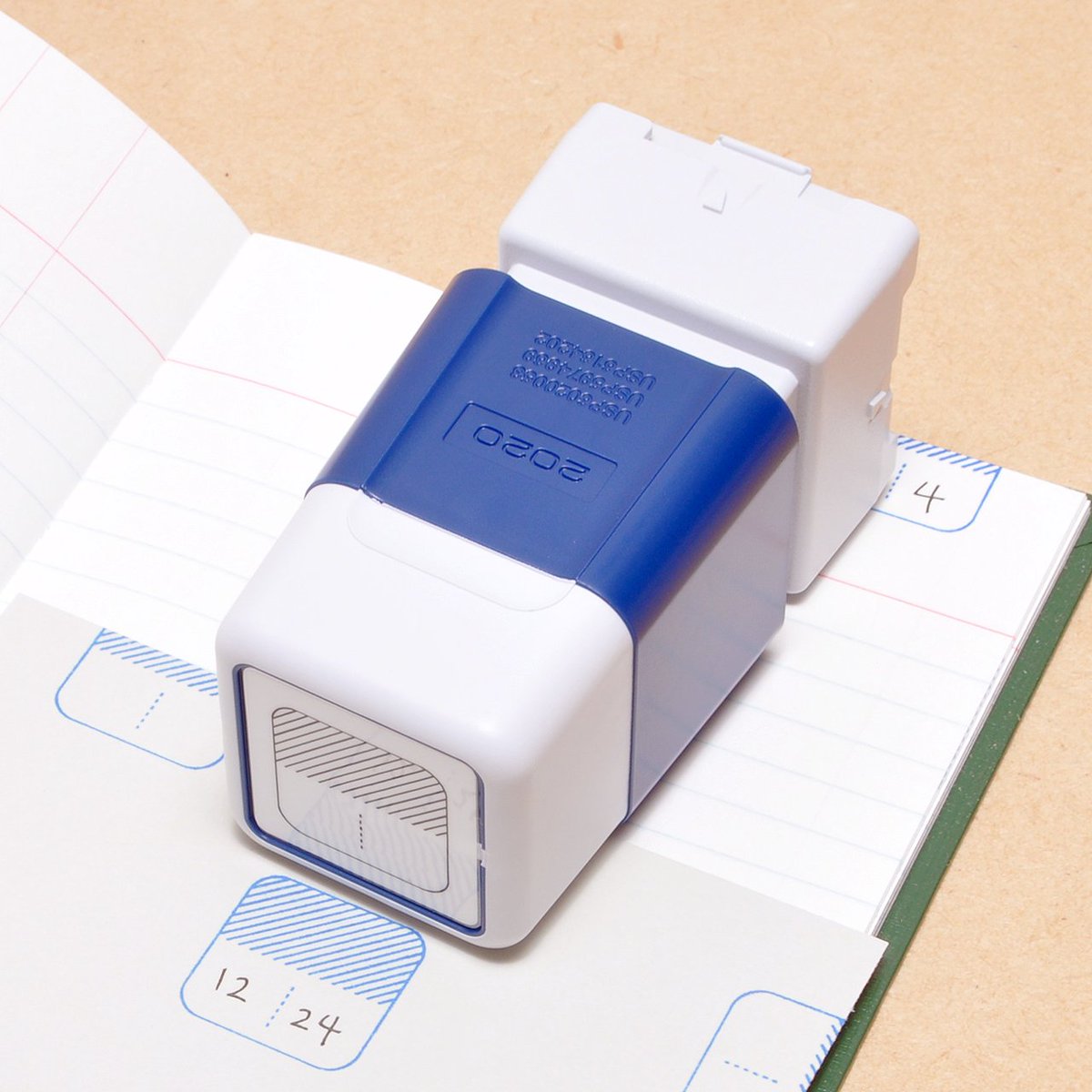 osanpo_shopping's tweet image. こんにちは！ページの上下左右の端っこに押せる「日付印」をリリースさせていただきました！コンパクトで省スペースなのも特徴です♪
osanpo-shopping.com/stamp/7532009-…
#日付印 #DateStamp #ハンコ #OSANPOShopping