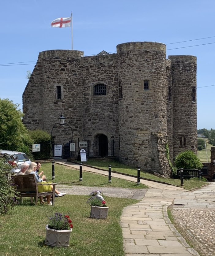 cluckingduck170's tweet photo. Few days in lovely old #Rye last week. Obligatory stop at the #MermaidInn for refreshments before a bit of #vinyl browsing. Perfect weather for a laze on #CamberSands beach too ☀️ 😎 https://t.co/y7OO7Li8Sf