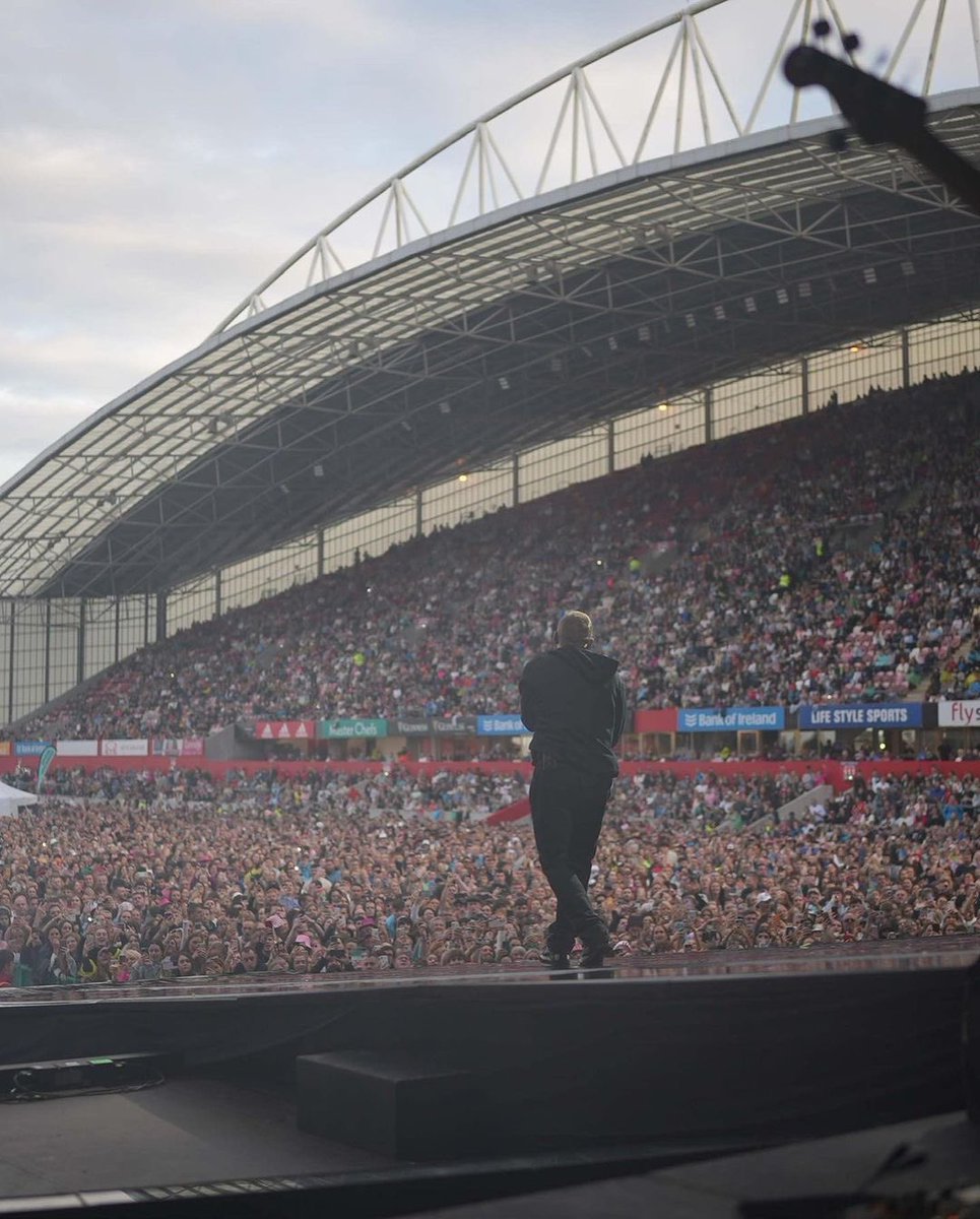 DermotKennedy's tweet photo. That’s a wrap!!! 90,000 people in here over the last three days. The first artist ever to sell out 3 nights at Thomond Park. Thank you for breaking that record!!! What a beautiful feeling these last few days have been!! Thank you thank you thank you 🇮🇪 ♥️ X https://t.co/NbsbOZRvMd