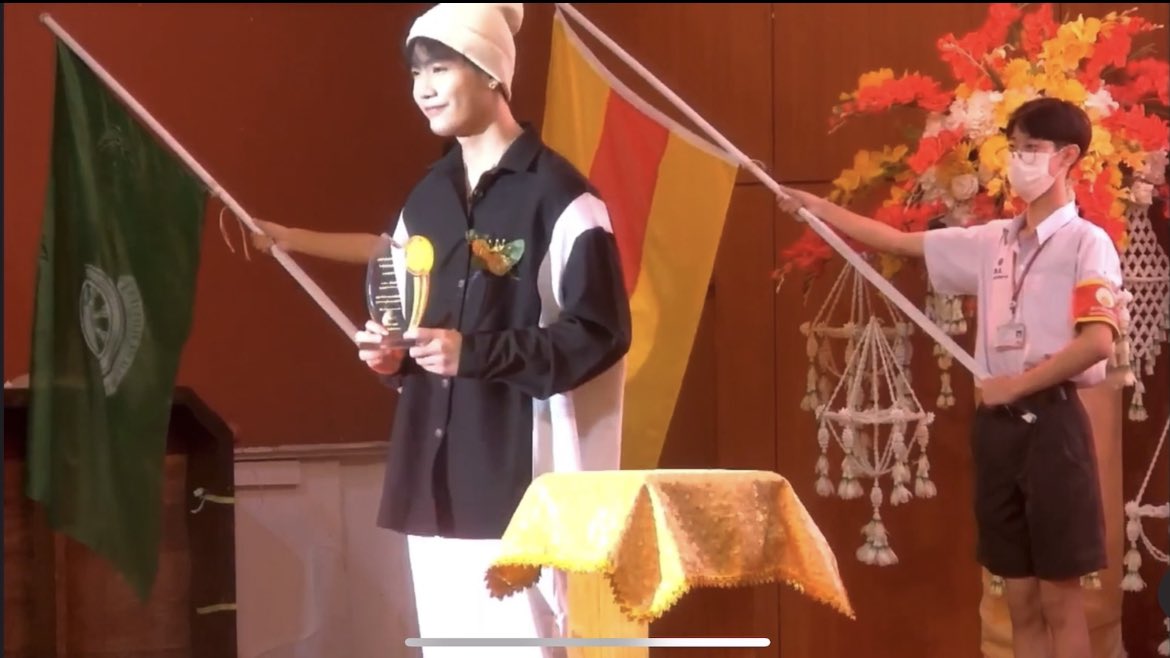 JLeesongsak's tweet image. เก่งมากๆเลยนะคะศิษย์เก่าดีเด่นของโรงเรียนถึงหน้าจะง่วงไปนิดหน่อย5555 #ขุณขิมมอญ #โมกิของคิมม่อน