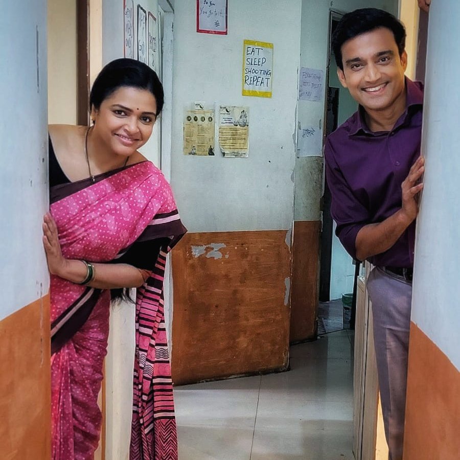 Deepkarparkar's tweet photo. Unbreakable Bonds: Vidyut and Ashwini redefine sibling love as they create mischief and memories on set.  

 #zeemarathi #deepkarparkar #deepachaudhari #zee5 #marathiserial #viral #actor #onsetmasti #vidyut #ashwini #sisterbrotherbond https://t.co/09BTawEYat