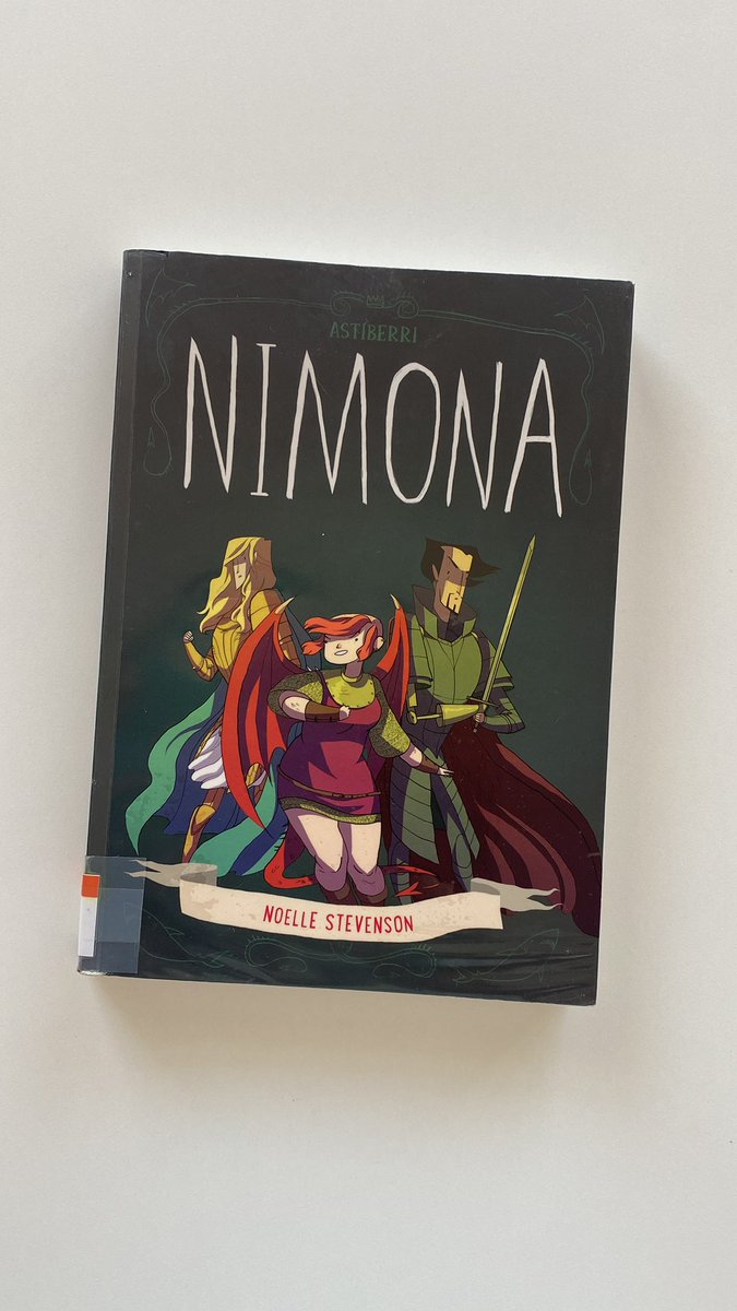 taispla's tweet image. Atenció estimat@s recomanació lectora del dia‼️
📚#lecturesdestiu del @ElClubdeles7 @elsexperts Dia 1
NIMONA de @Gingerhazing editorial @Astiberri 
Un còmic de 12 a 99 anys on un fosc cavaller, però amb un gran cor, coneix una jove metamorfa que l’ajudarà contra la injustícia🐉