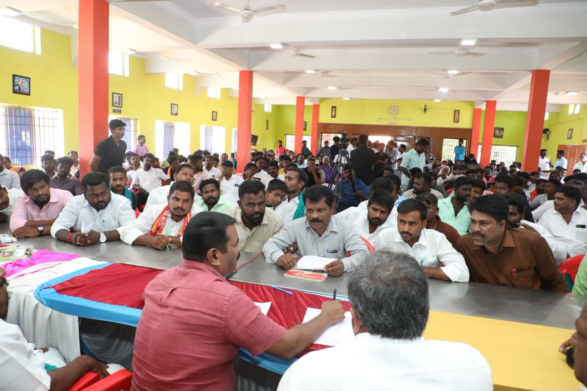 Seeman4TN's tweet photo. நாம் தமிழர் கட்சியின் உள்கட்டமைப்பை மறுசீராய்வு செய்து, வலிமைப்படுத்தி, எதிர்வரும் தேர்தல்களுக்கு அணியப்படுத்துவதற்காக 08-07-2023 அன்று அறந்தாங்கியில் நடைபெற்ற புதுக்கோட்டை மாவட்டத்திற்குட்பட்ட கந்தர்வகோட்டை தொகுதிப் பொறுப்பாளர்களுக்க���ன கலந்தாய்வில் உறவுகளுடன் கலந்துரையாடிய போது, https://t.co/lqIVWZUFrH