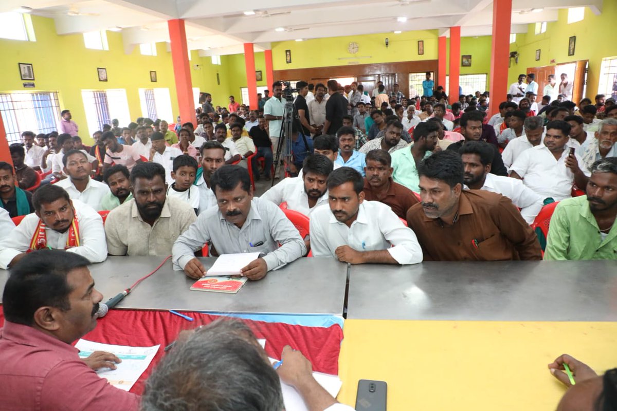 Seeman4TN's tweet photo. நாம் தமிழர் கட்சியின் உள்கட்டமைப்பை மறுசீராய்வு செய்து, வலிமைப்படுத்தி, எதிர்வரும் தேர்தல்களுக்கு அணியப்படுத்துவதற்காக 08-07-2023 அன்று அறந்தாங்கியில் நடைபெற்ற புதுக்கோட்டை மாவட்டத்திற்குட்பட்ட கந்தர்வகோட்டை தொகுதிப் பொறுப்பாளர்களுக்க���ன கலந்தாய்வில் உறவுகளுடன் கலந்துரையாடிய போது, https://t.co/lqIVWZUFrH