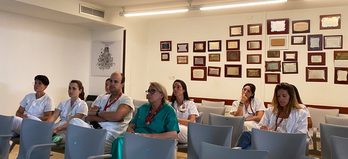 josejerezg's tweet photo. Última sesión pre-vacacional de #enfermeras 👩🏻‍⚕️ #ERAS @hbellvitge 🏥, repasando valoración de #fragilidad 👴🏼 y #sarcopenia. 
#somERAS #HUBERAS https://t.co/pUEIrNlY1N