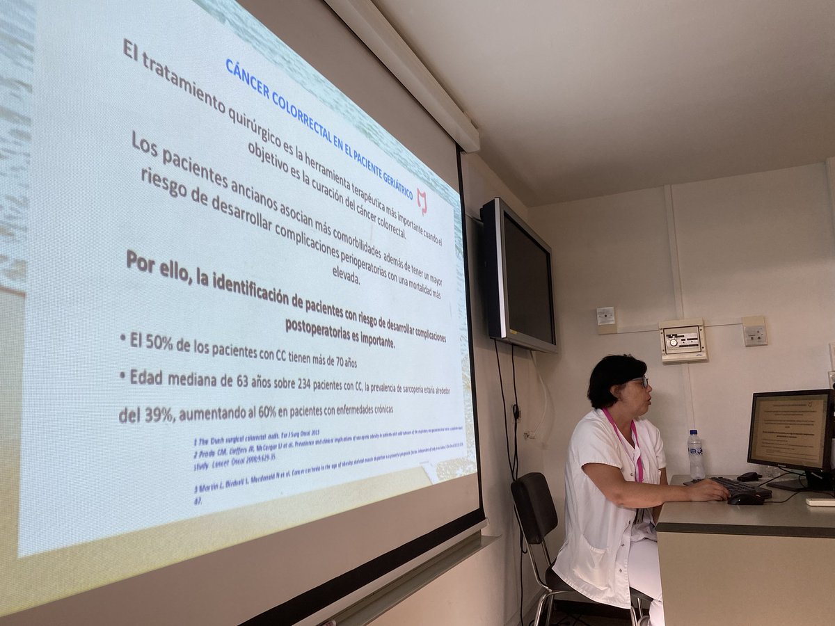 josejerezg's tweet photo. Última sesión pre-vacacional de #enfermeras 👩🏻‍⚕️ #ERAS @hbellvitge 🏥, repasando valoración de #fragilidad 👴🏼 y #sarcopenia. 
#somERAS #HUBERAS https://t.co/pUEIrNlY1N