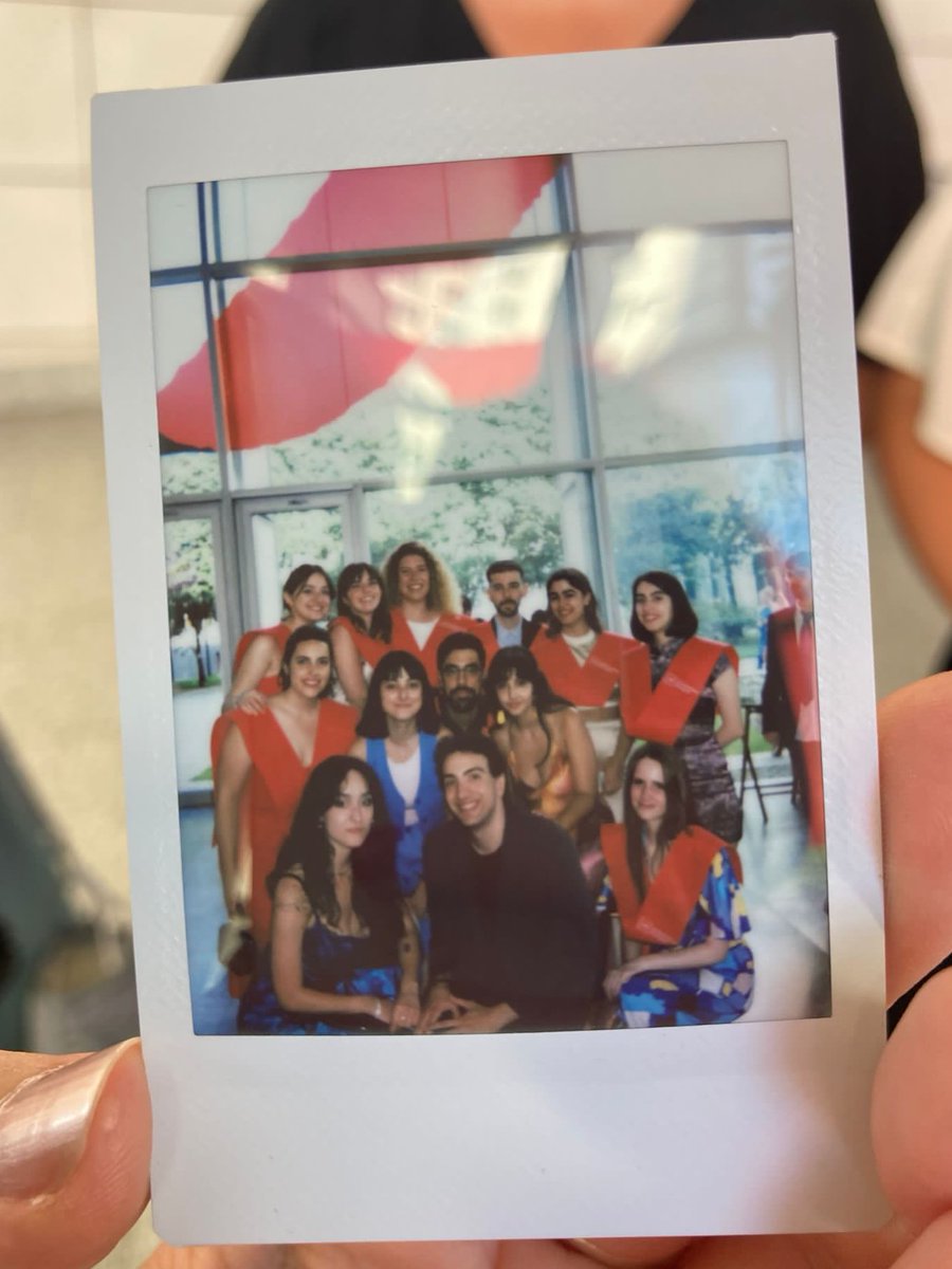 Ahora sí que sí, ya somos oficialmente traductoras audiovisuales 🎓✨