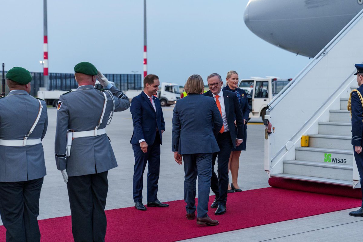 Great to welcome Prime Minister Anthony Albanese to Berlin. A full agenda awaits in the next 24h including the signing of the boxer deal and meeting @Bundeskanzler Olaf Scholz.